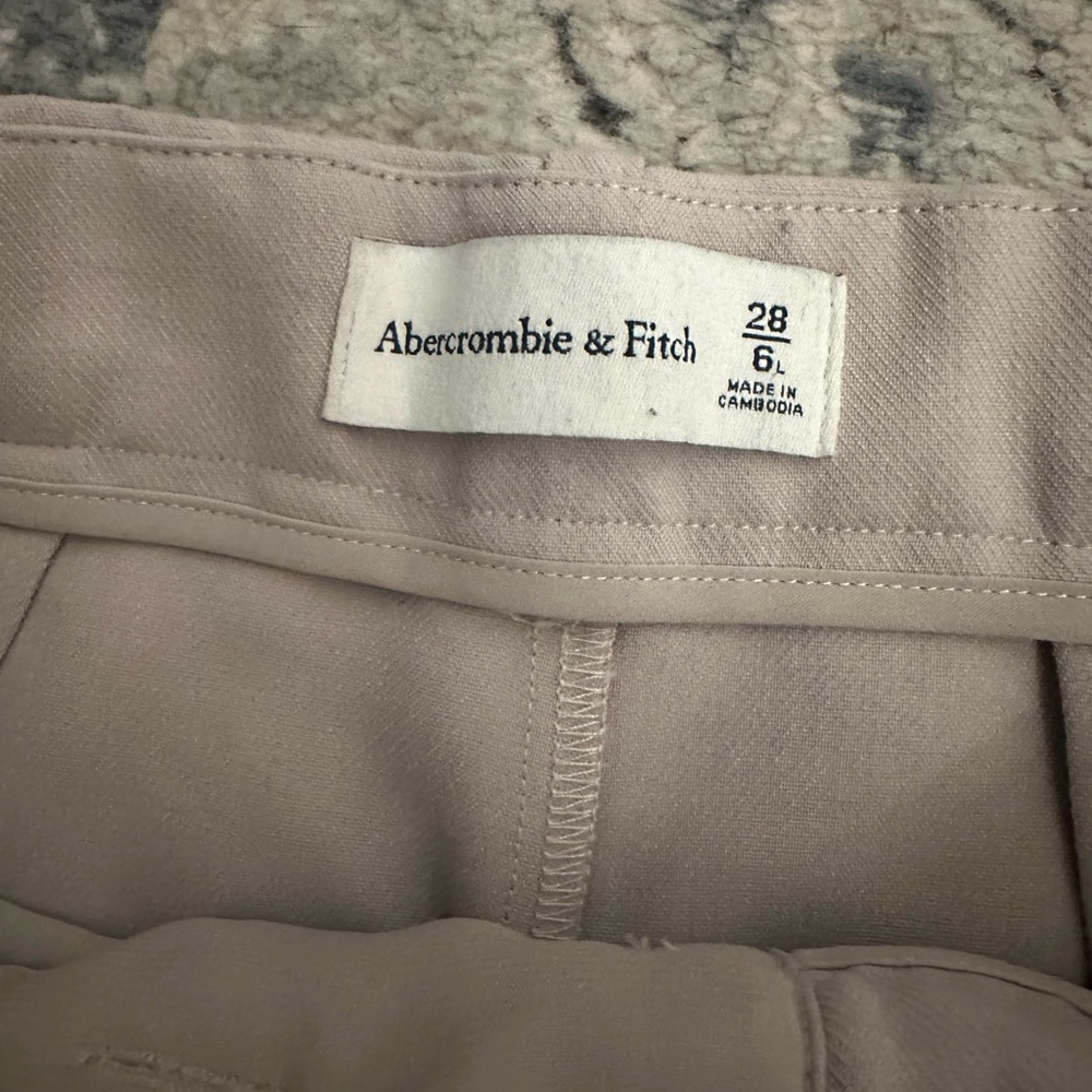 Abercrombie & Fitch woman’s wide leg slone trouser